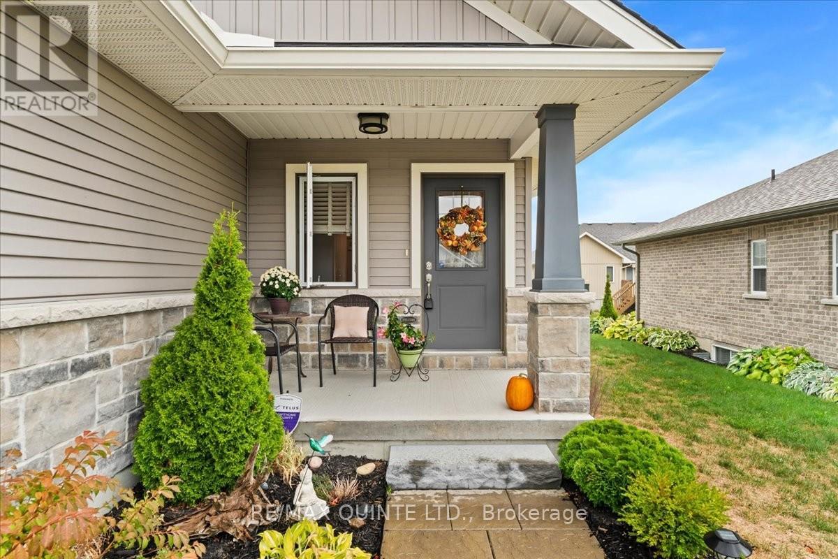 25 Sandhu Crescent, Belleville, Ontario  K8P 0G7 - Photo 4 - X12421486