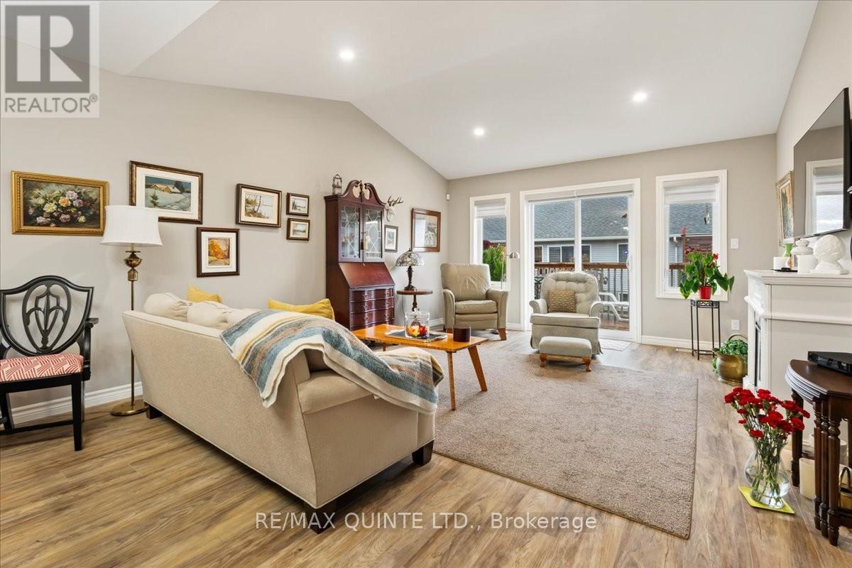 25 Sandhu Crescent, Belleville, Ontario  K8P 0G7 - Photo 6 - X12421486