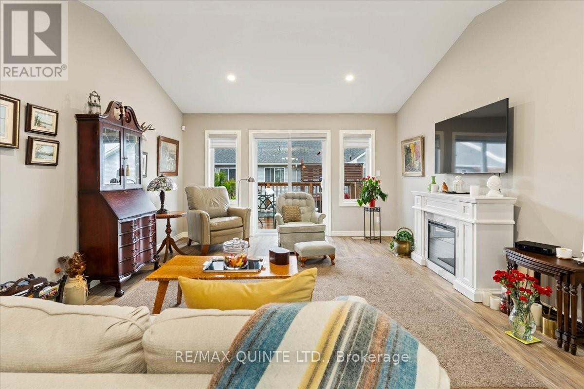 25 Sandhu Crescent, Belleville, Ontario  K8P 0G7 - Photo 7 - X12421486