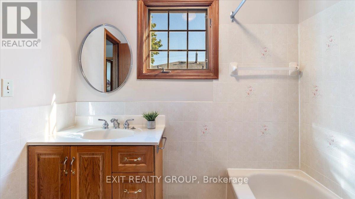 3 Robertson Lane, Belleville, Ontario  K8P 4C2 - Photo 16 - X12421596