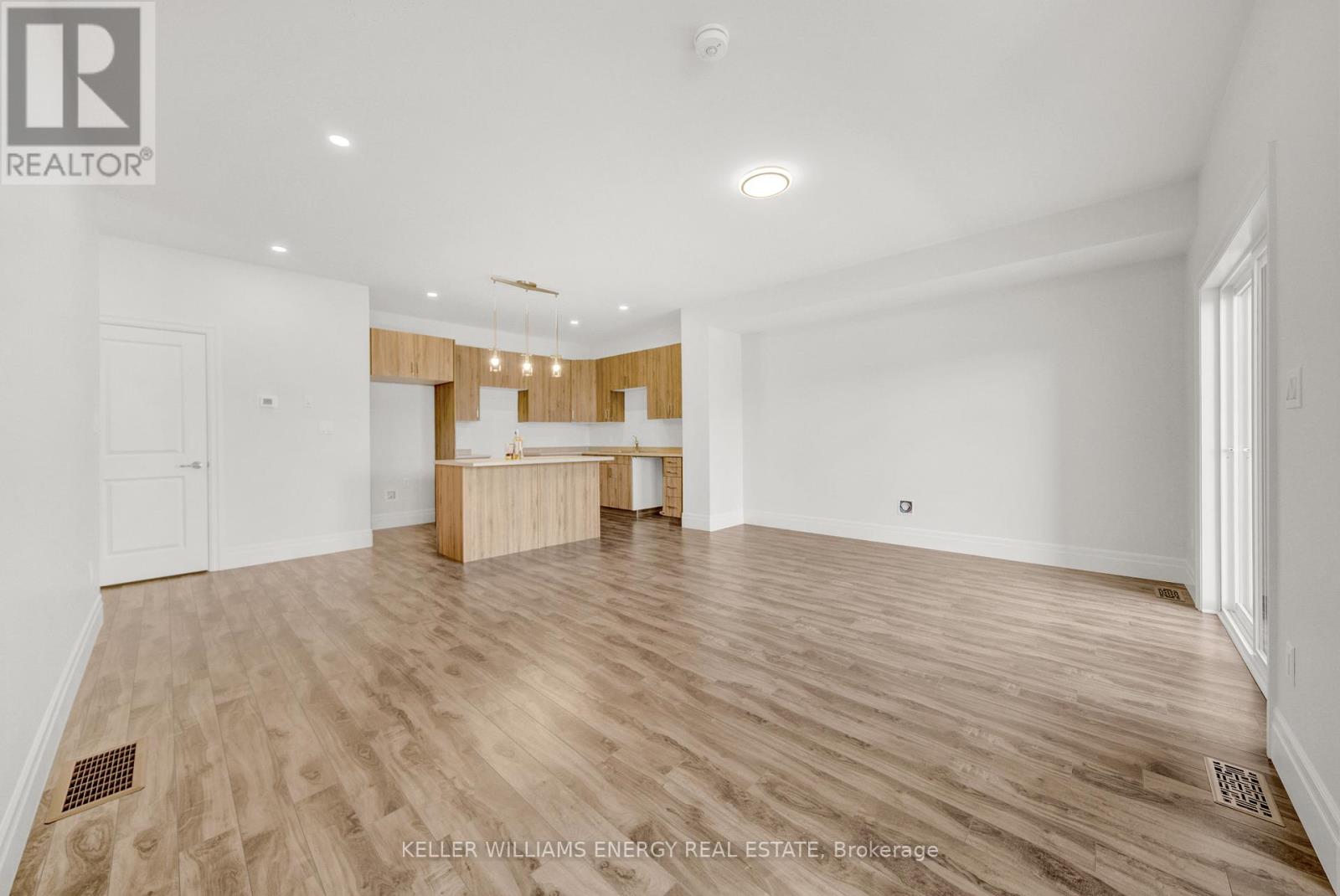 17 Markland Avenue, Prince Edward County, Ontario  K0K 2T0 - Photo 11 - X12421698