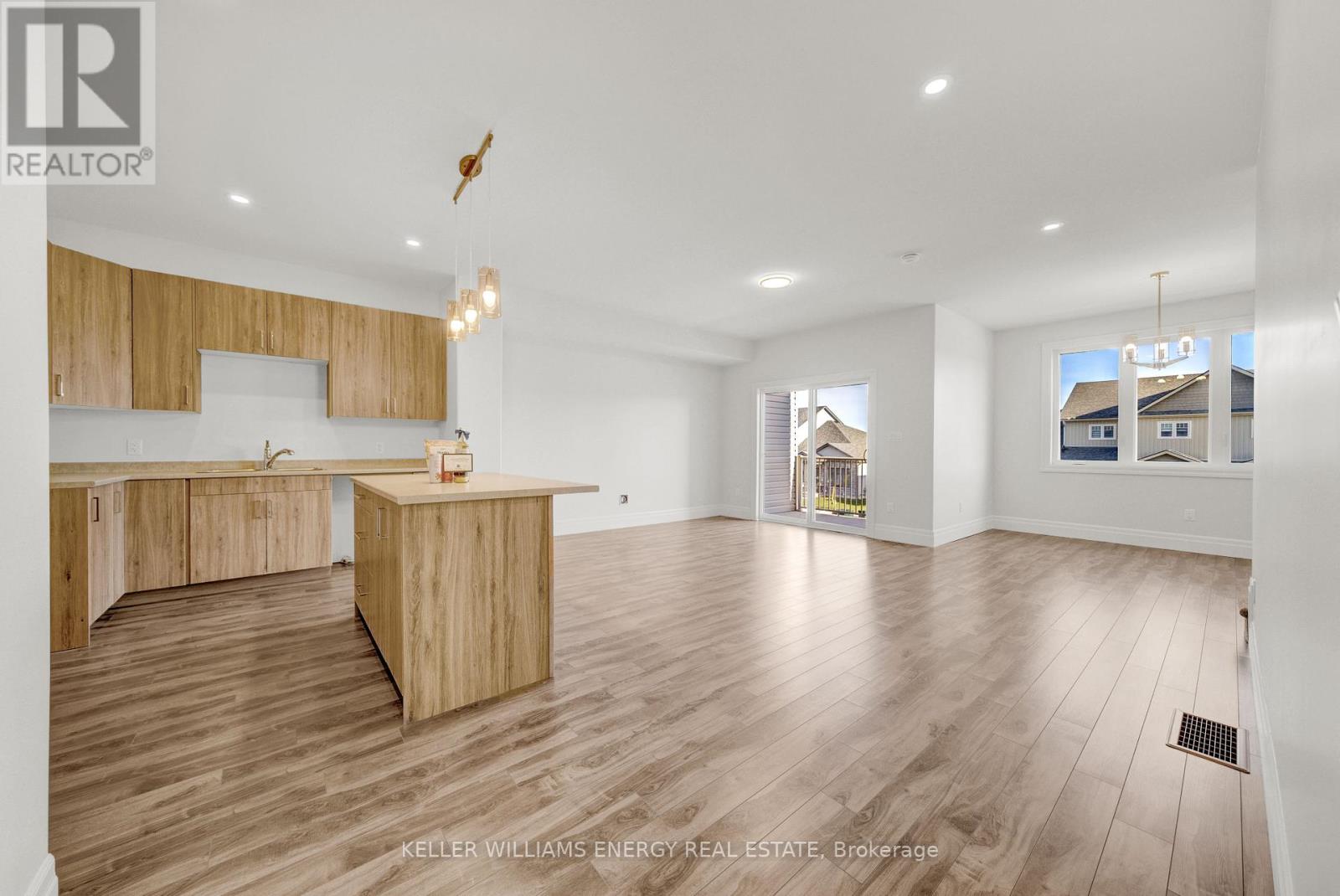 17 Markland Avenue, Prince Edward County, Ontario  K0K 2T0 - Photo 3 - X12421698