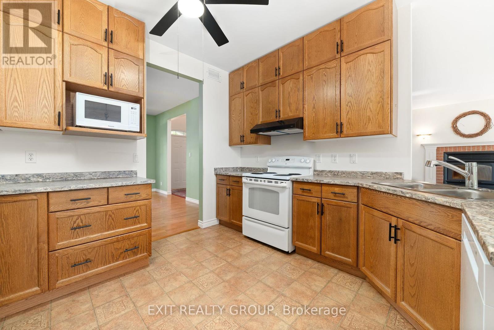 164 Bay Breeze Street, Prince Edward County, Ontario  K8N 0L4 - Photo 9 - X12423915