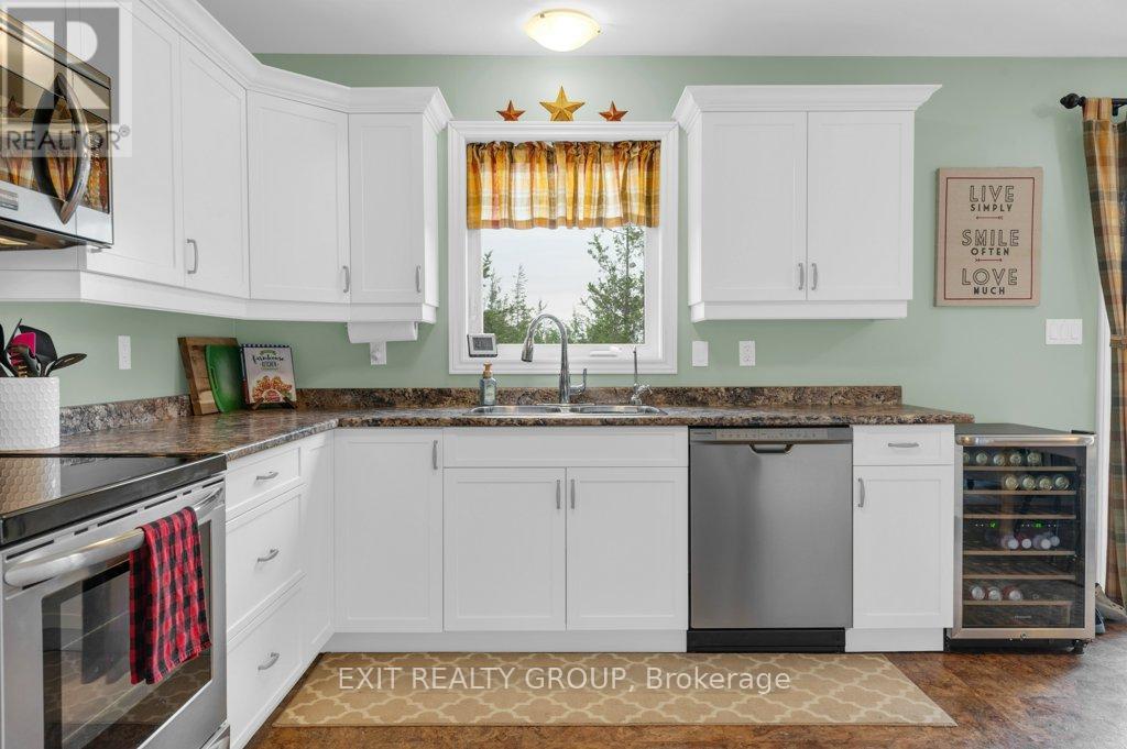2073 Shannon Road, Tyendinaga, Ontario  K0K 3A0 - Photo 10 - X12424524
