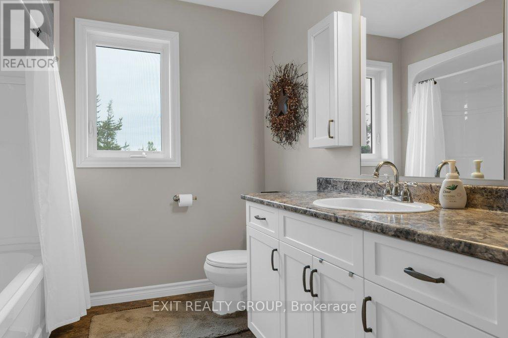 2073 Shannon Road, Tyendinaga, Ontario  K0K 3A0 - Photo 13 - X12424524