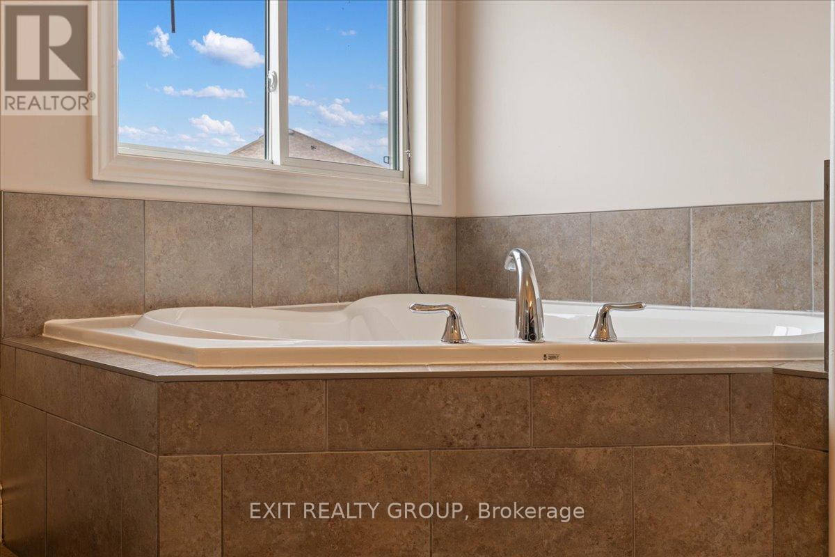 82 Mountain Ash Drive, Belleville, Ontario  K8N 0E3 - Photo 17 - X12427003