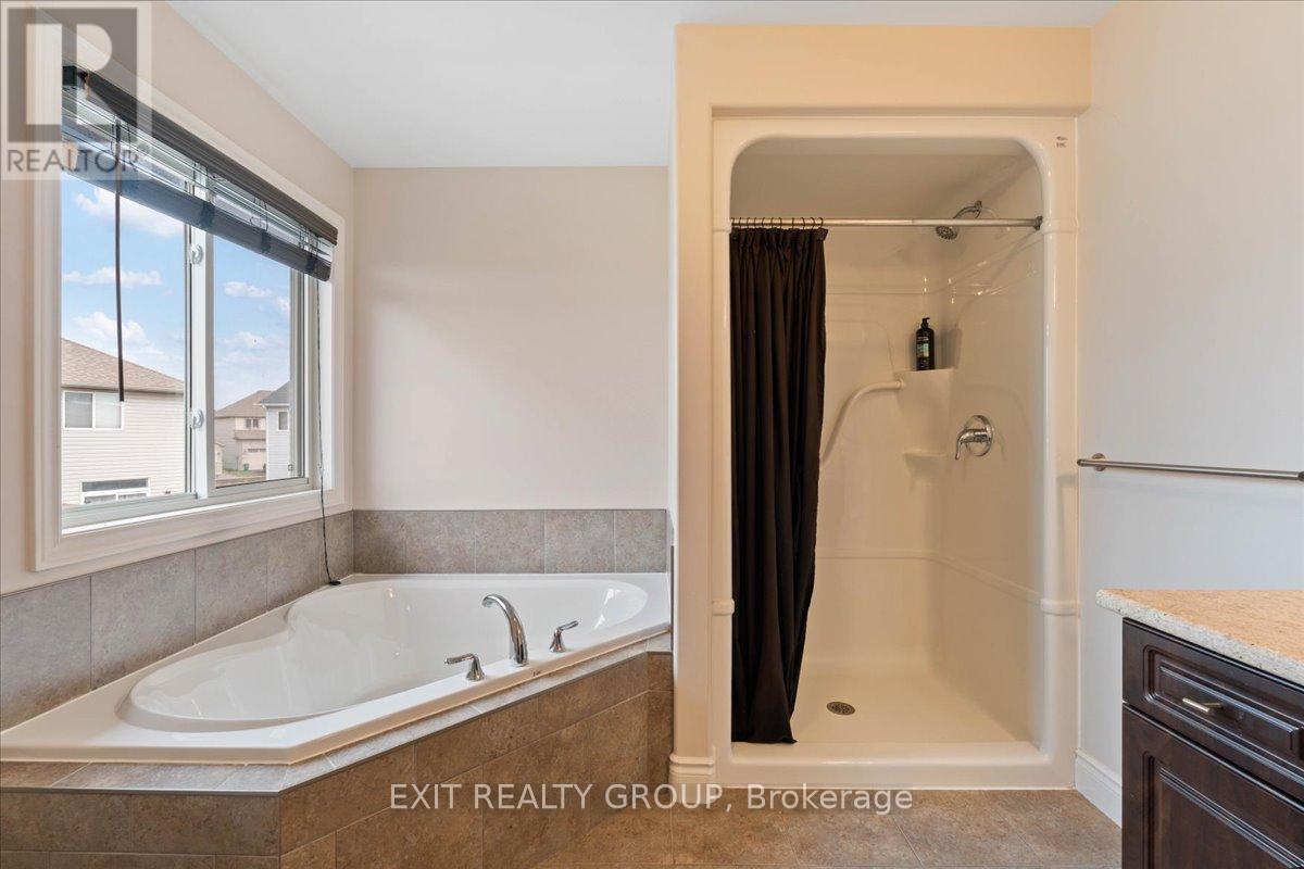 82 Mountain Ash Drive, Belleville, Ontario  K8N 0E3 - Photo 18 - X12427003