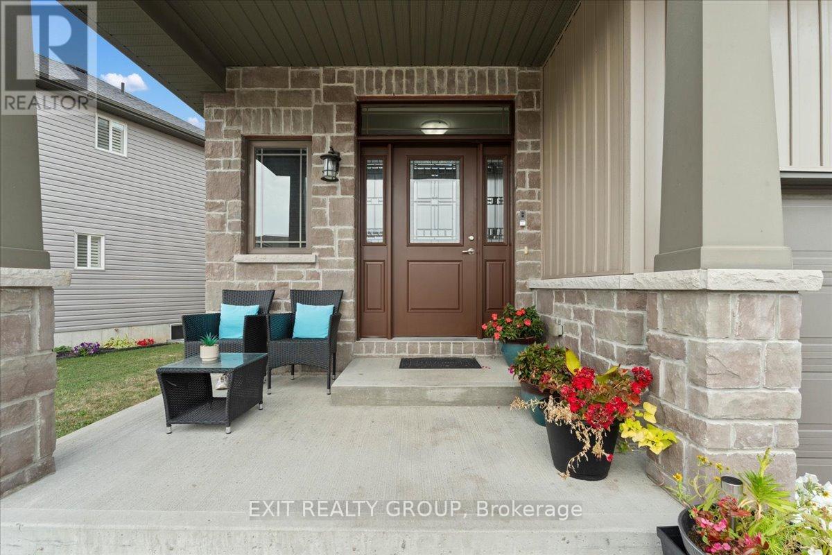 82 Mountain Ash Drive, Belleville, Ontario  K8N 0E3 - Photo 3 - X12427003