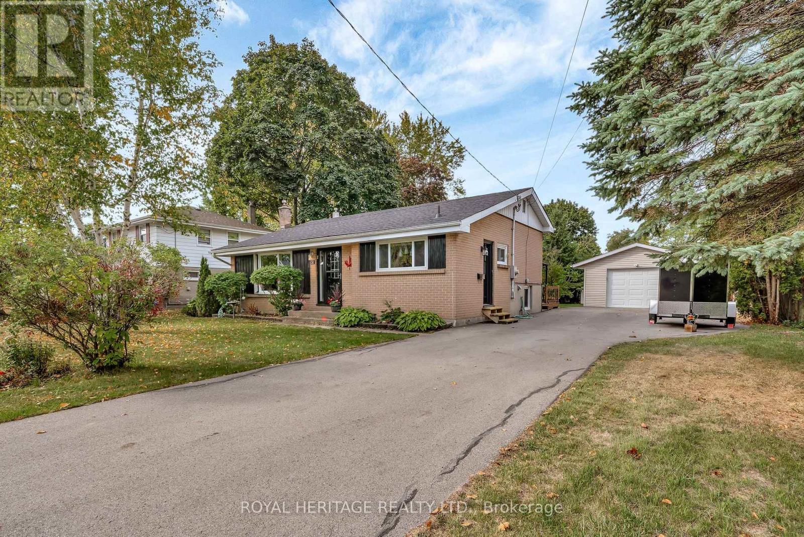 32 Glen Road, Belleville, Ontario  K8P 4G1 - Photo 2 - X12427793