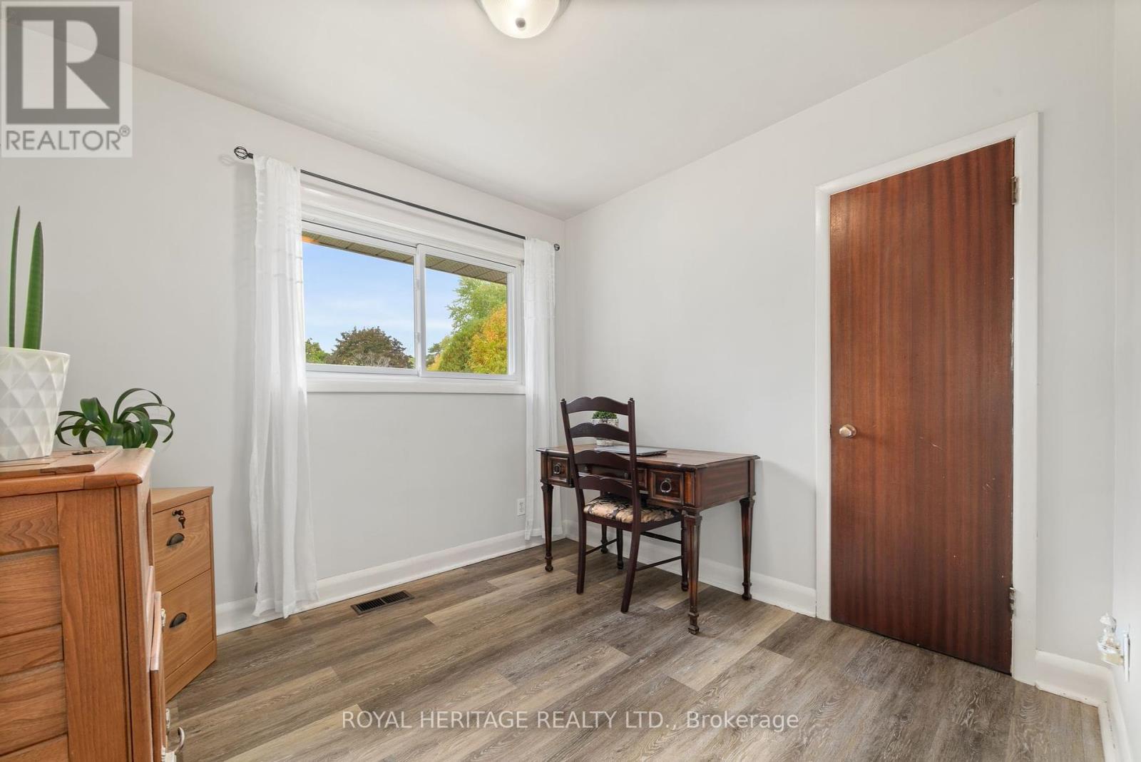 32 Glen Road, Belleville, Ontario  K8P 4G1 - Photo 20 - X12427793