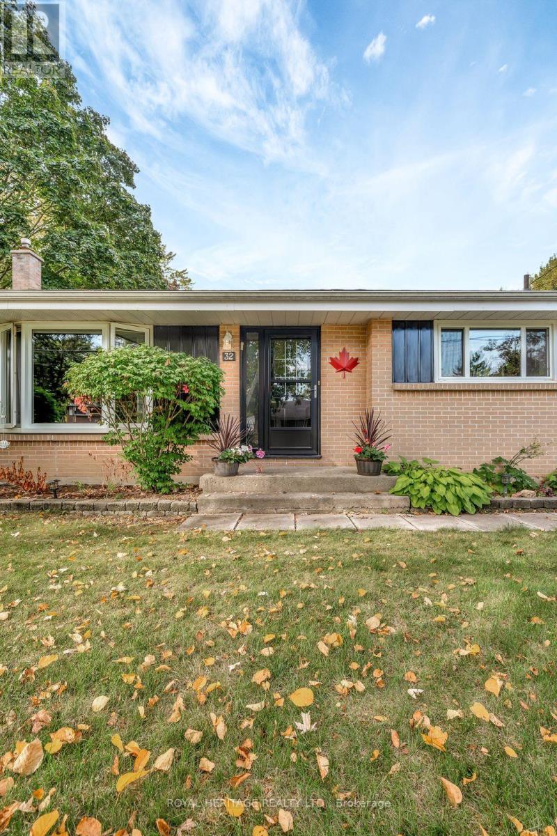 32 Glen Road, Belleville, Ontario  K8P 4G1 - Photo 3 - X12427793