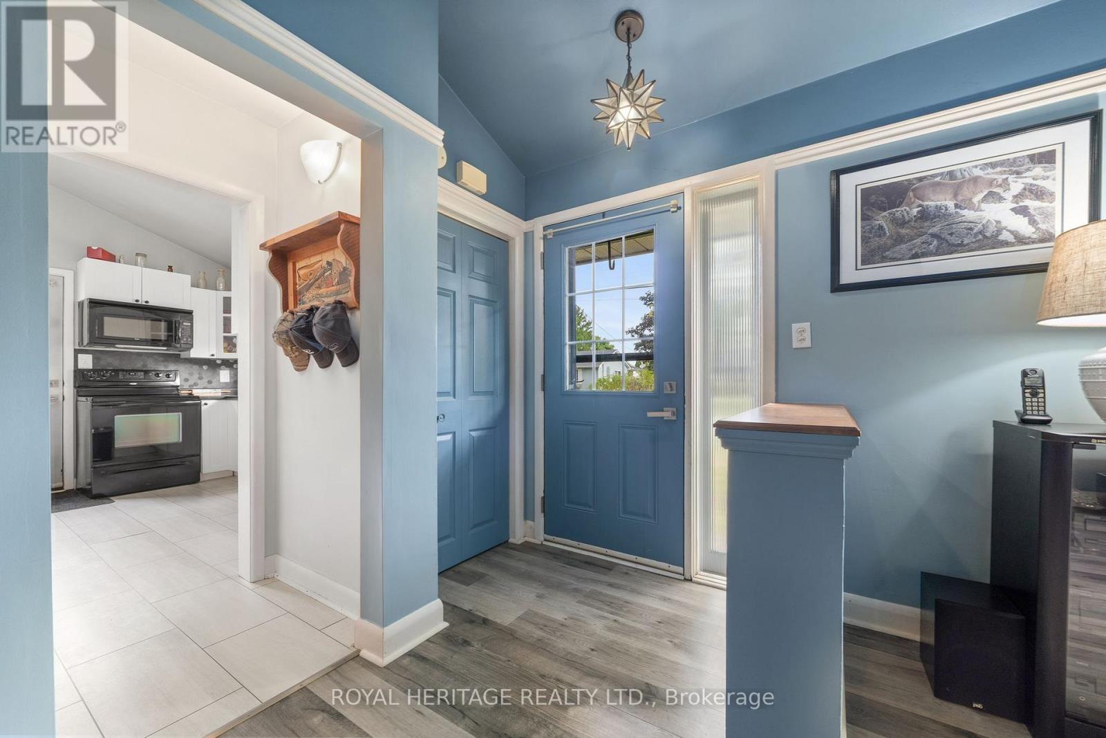 32 Glen Road, Belleville, Ontario  K8P 4G1 - Photo 6 - X12427793