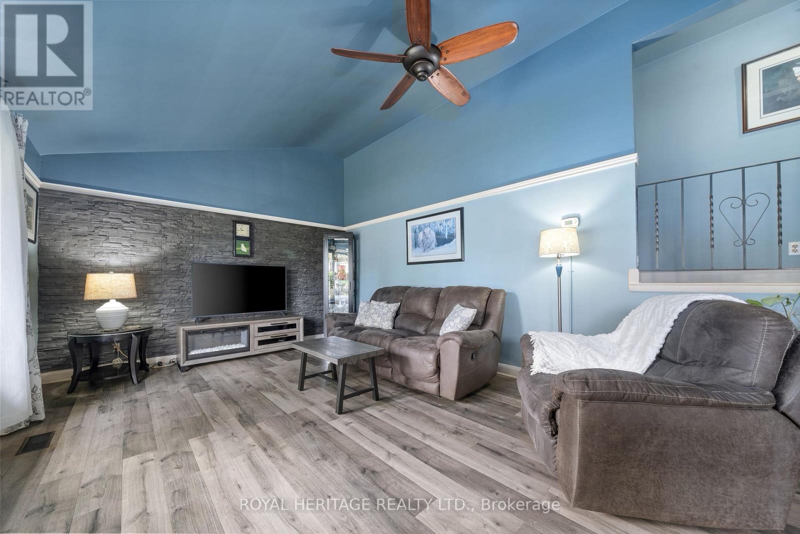 32 Glen Road, Belleville, Ontario  K8P 4G1 - Photo 8 - X12427793