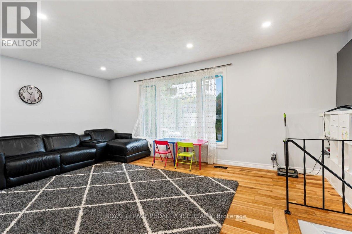44 Meadowvale Avenue, Belleville, Ontario  K8N 2L6 - Photo 17 - X12428146