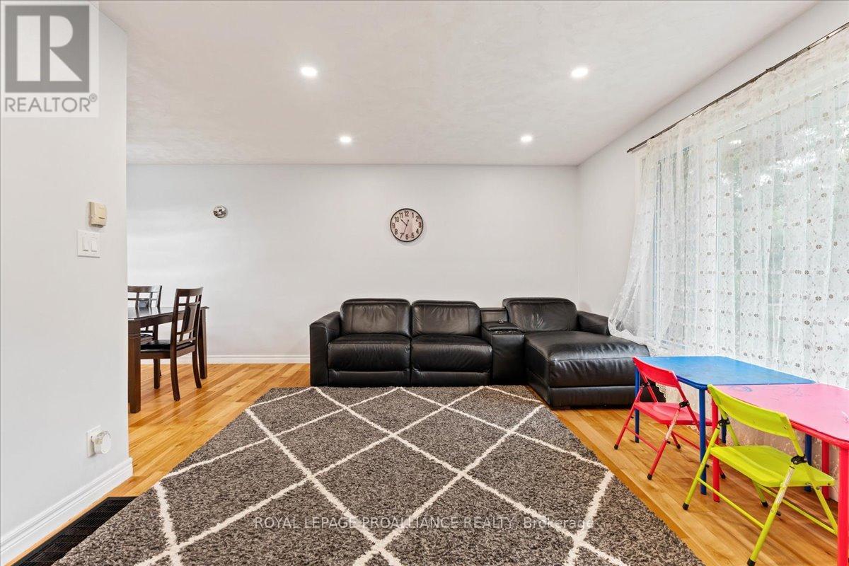 44 Meadowvale Avenue, Belleville, Ontario  K8N 2L6 - Photo 18 - X12428146