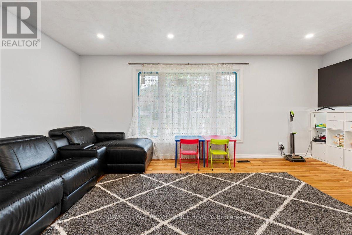 44 Meadowvale Avenue, Belleville, Ontario  K8N 2L6 - Photo 19 - X12428146