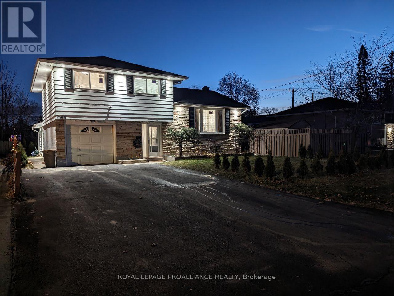 44 Meadowvale Avenue, Belleville, Ontario  K8N 2L6 - Photo 2 - X12428146