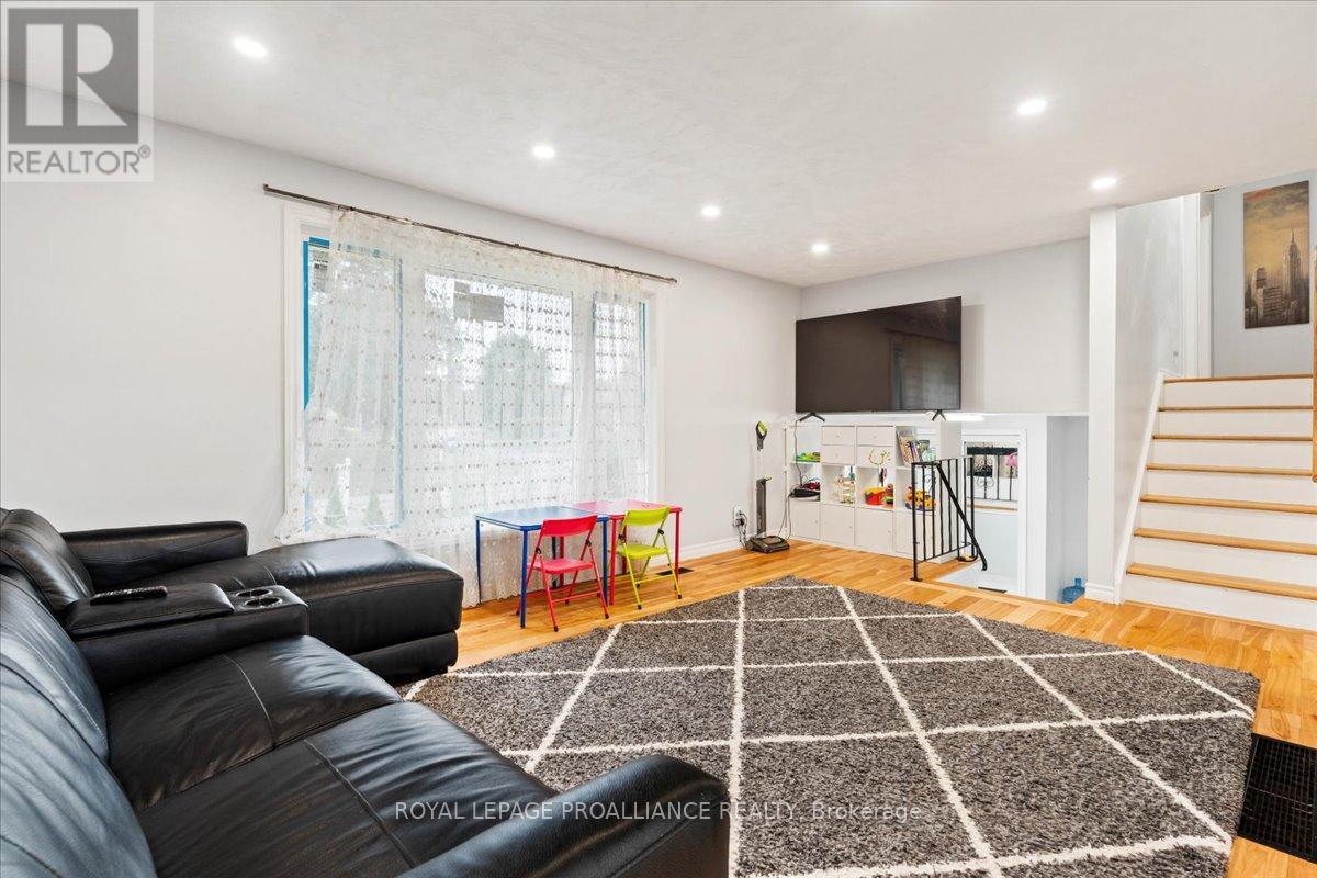 44 Meadowvale Avenue, Belleville, Ontario  K8N 2L6 - Photo 20 - X12428146