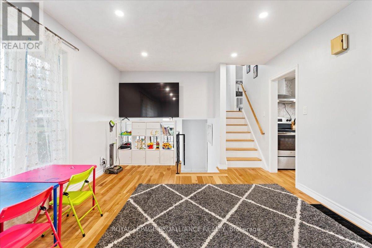 44 Meadowvale Avenue, Belleville, Ontario  K8N 2L6 - Photo 21 - X12428146