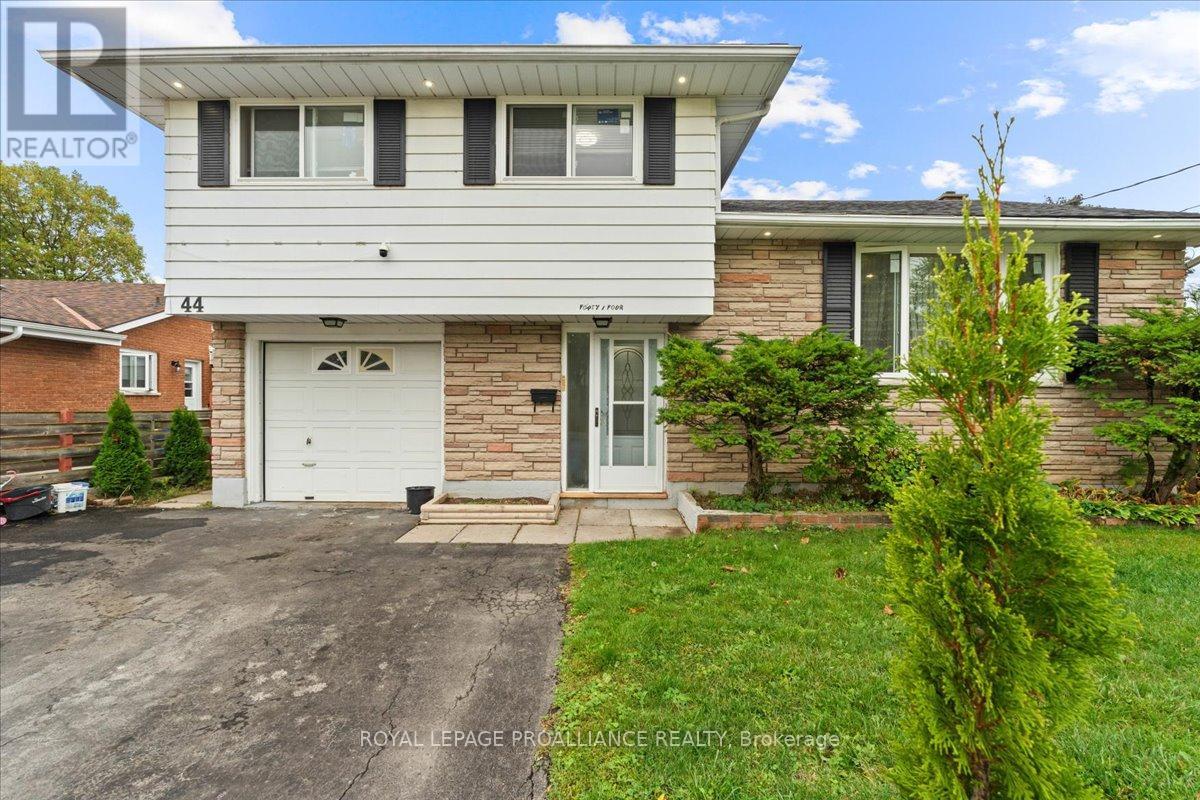 44 Meadowvale Avenue, Belleville, Ontario  K8N 2L6 - Photo 3 - X12428146