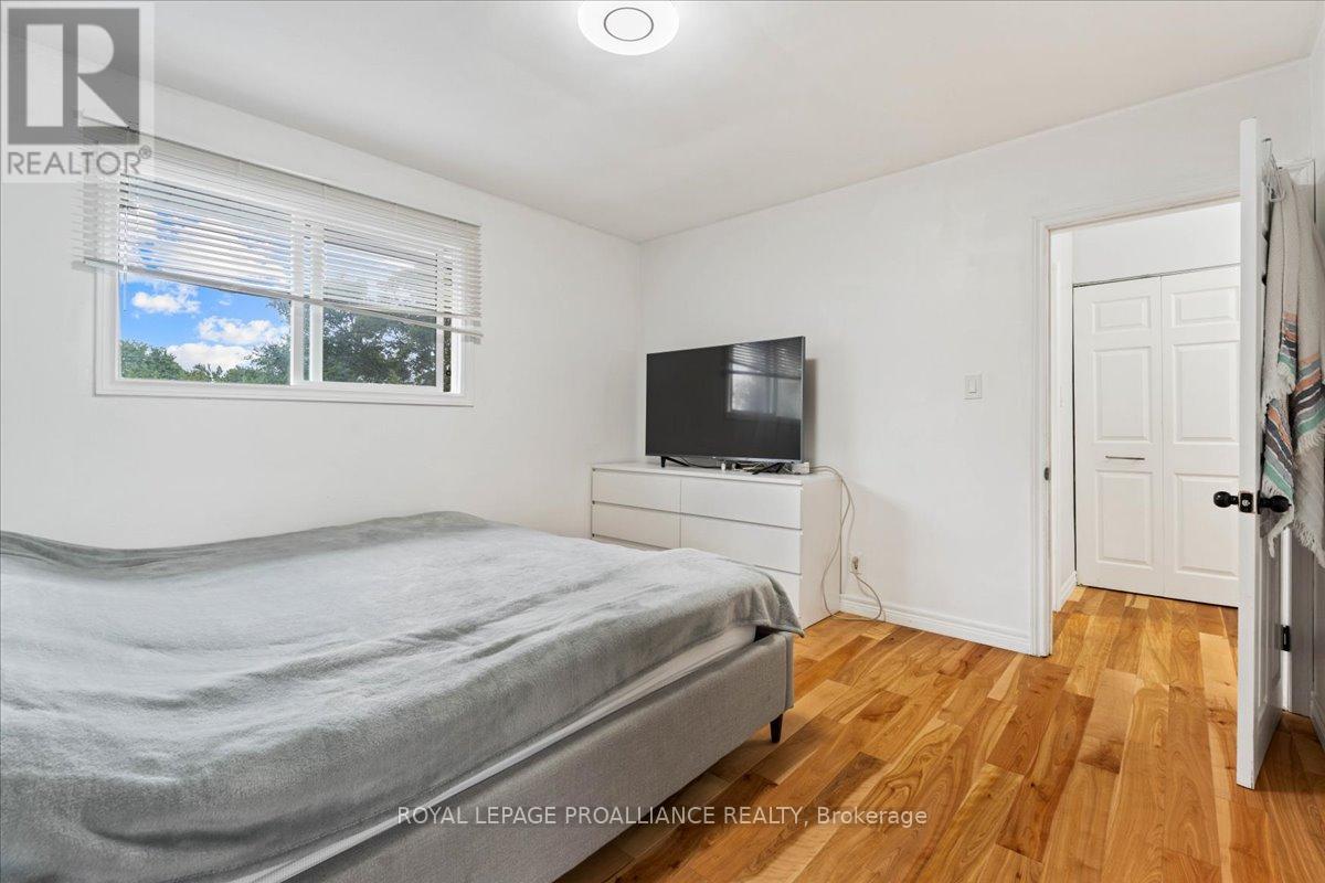 44 Meadowvale Avenue, Belleville, Ontario  K8N 2L6 - Photo 34 - X12428146