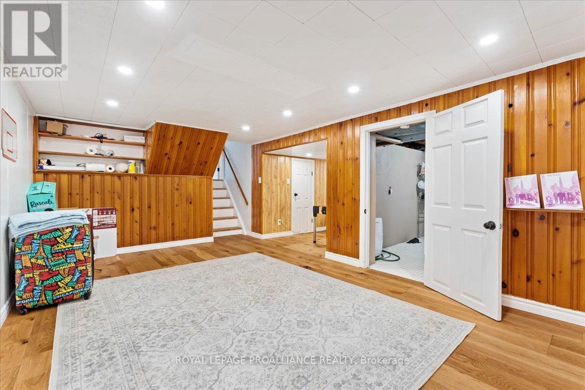 44 Meadowvale Avenue, Belleville, Ontario  K8N 2L6 - Photo 37 - X12428146