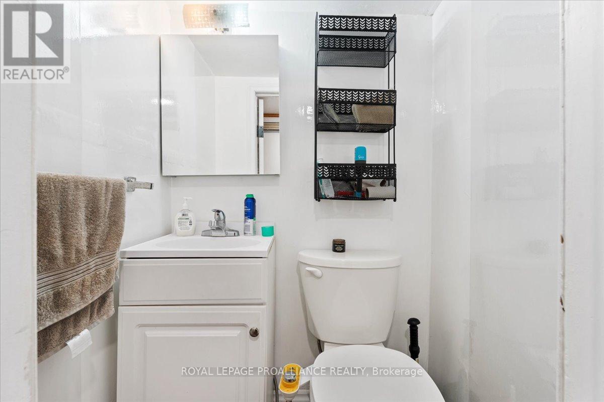 44 Meadowvale Avenue, Belleville, Ontario  K8N 2L6 - Photo 39 - X12428146