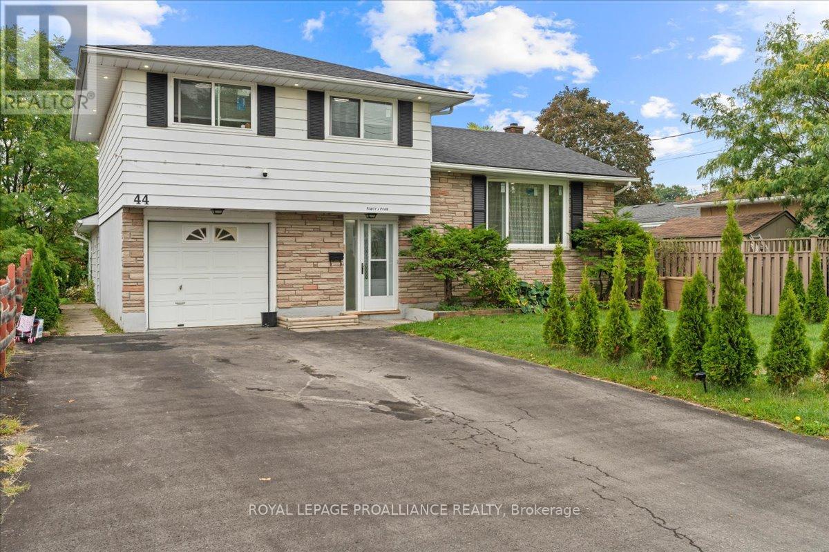 44 Meadowvale Avenue, Belleville, Ontario  K8N 2L6 - Photo 4 - X12428146