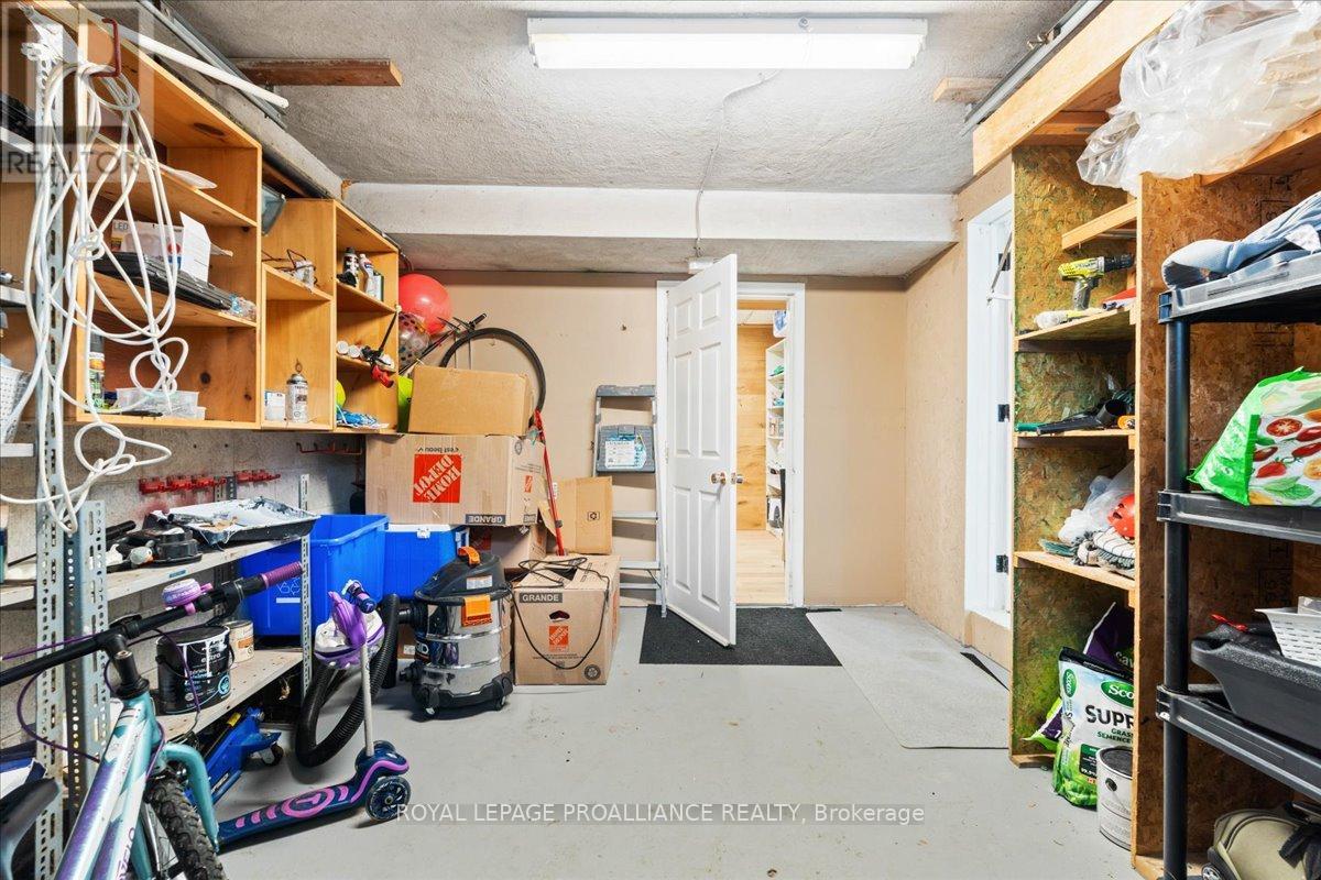 44 Meadowvale Avenue, Belleville, Ontario  K8N 2L6 - Photo 41 - X12428146