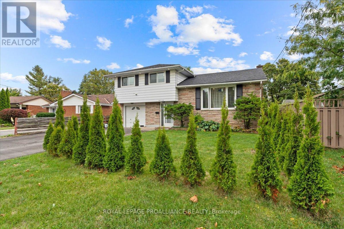 44 Meadowvale Avenue, Belleville, Ontario  K8N 2L6 - Photo 5 - X12428146