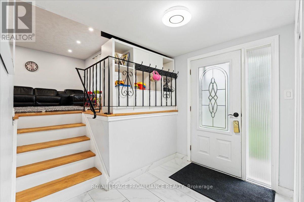44 Meadowvale Avenue, Belleville, Ontario  K8N 2L6 - Photo 8 - X12428146