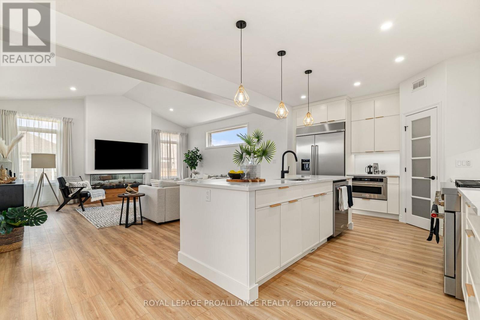 18 Raycroft Drive, Belleville, Ontario  K8N 0R4 - Photo 8 - X12429235