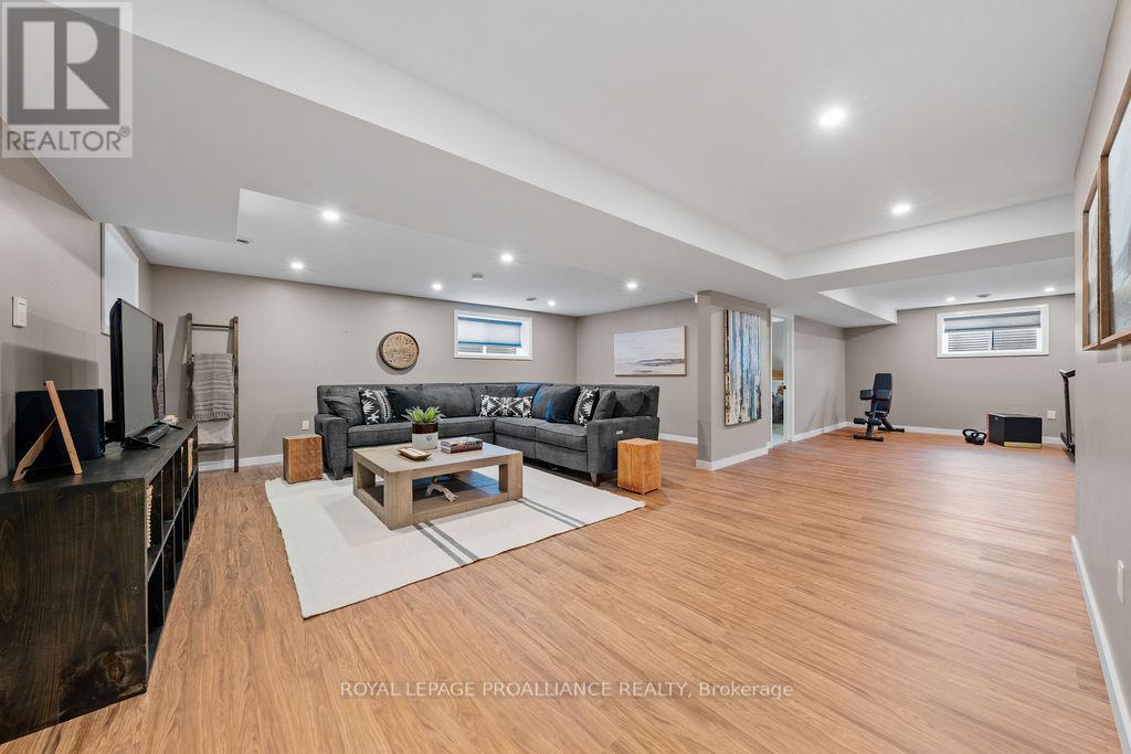 42 Lehtinen Crescent, Belleville, Ontario  K8P 0H4 - Photo 34 - X12429764