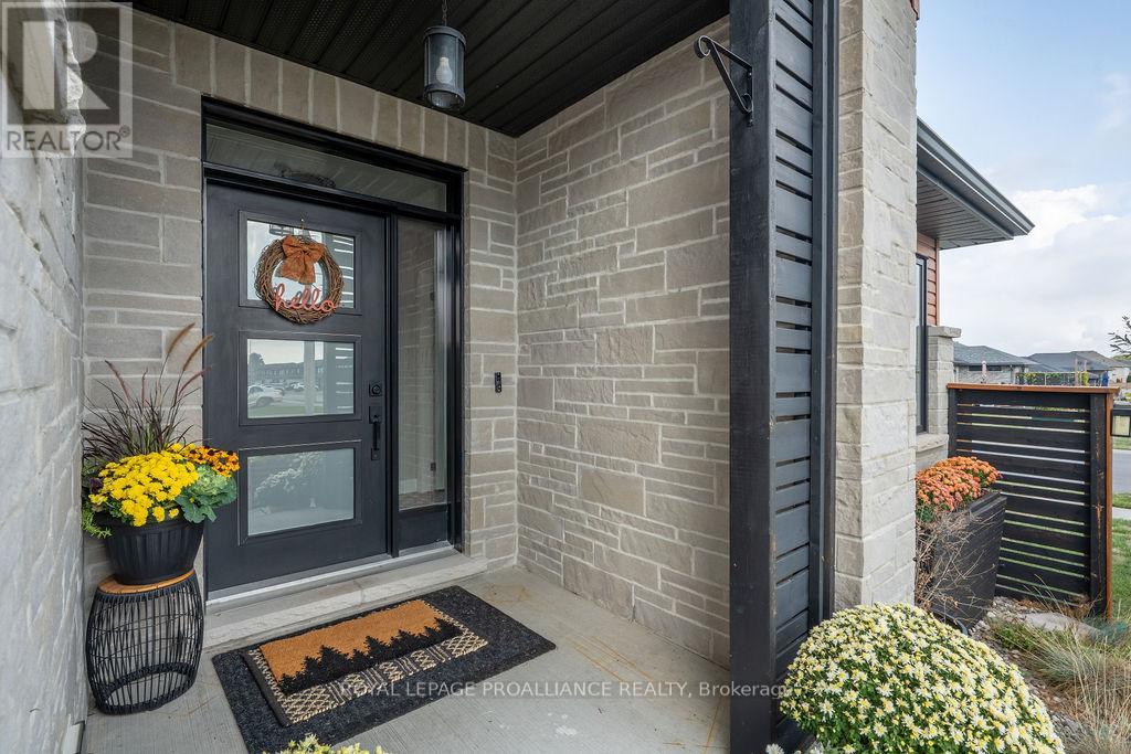 42 Lehtinen Crescent, Belleville, Ontario  K8P 0H4 - Photo 4 - X12429764
