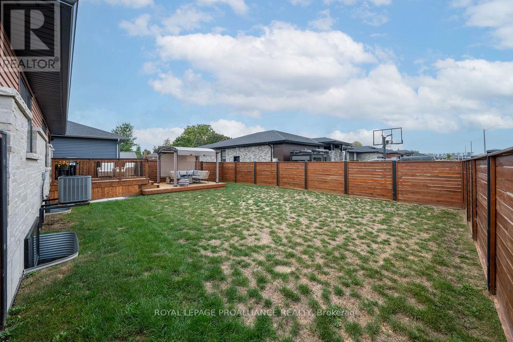 42 Lehtinen Crescent, Belleville, Ontario  K8P 0H4 - Photo 44 - X12429764