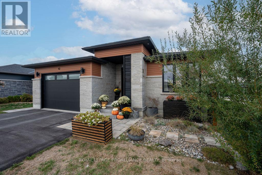 42 Lehtinen Crescent, Belleville, Ontario  K8P 0H4 - Photo 45 - X12429764
