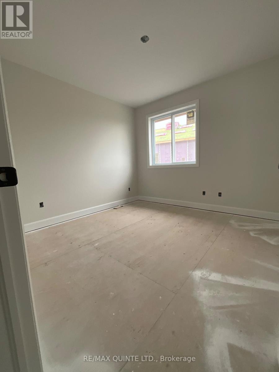 93 Raycroft Drive, Belleville, Ontario  K8N 0R5 - Photo 7 - X12430404
