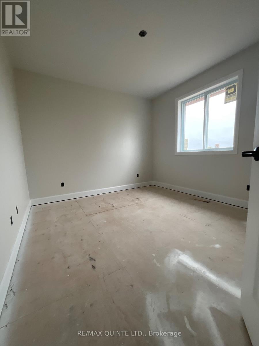 93 Raycroft Drive, Belleville, Ontario  K8N 0R5 - Photo 9 - X12430404