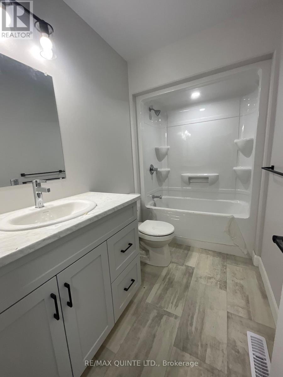 91 Raycroft Drive, Belleville, Ontario  K8N 0R5 - Photo 8 - X12430405