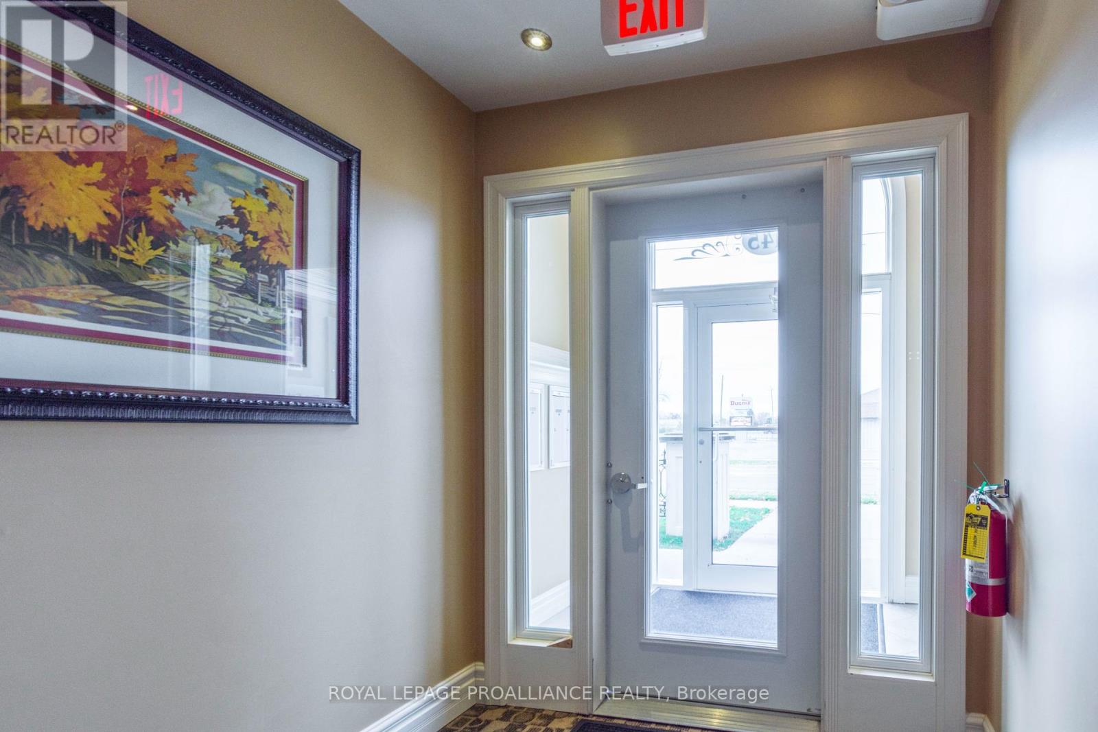 103 - 145 Farley Avenue, Belleville, Ontario  K8N 4L1 - Photo 3 - X12432030