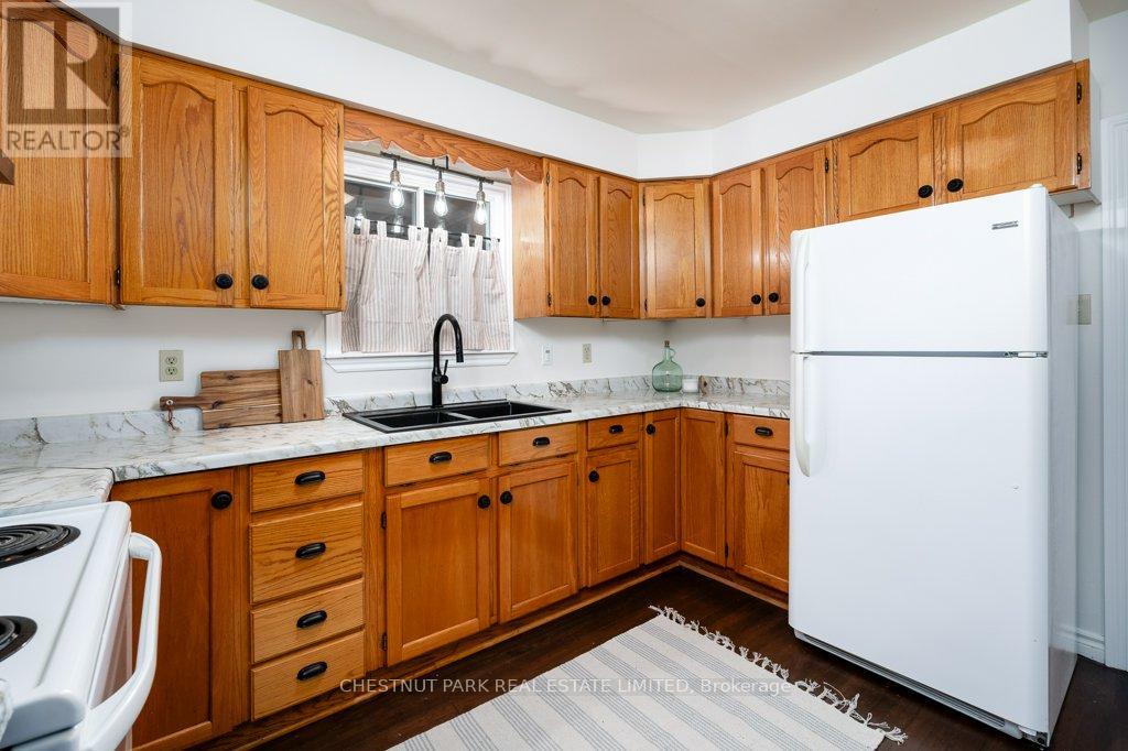 6 London Avenue, Prince Edward County, Ontario  K0K 2T0 - Photo 16 - X12432409