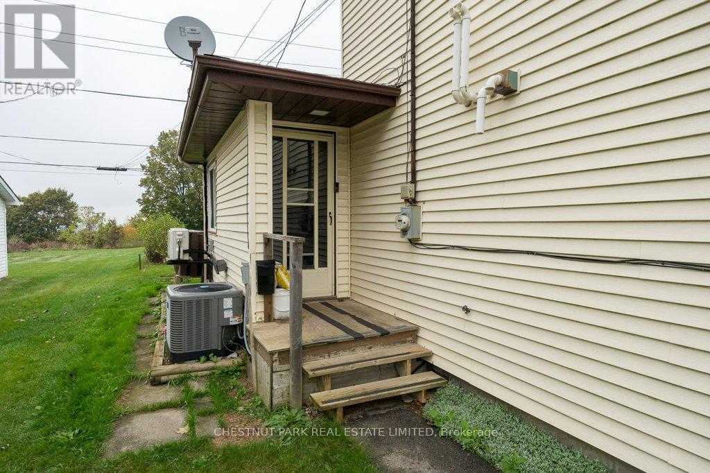 6 London Avenue, Prince Edward County, Ontario  K0K 2T0 - Photo 37 - X12432409