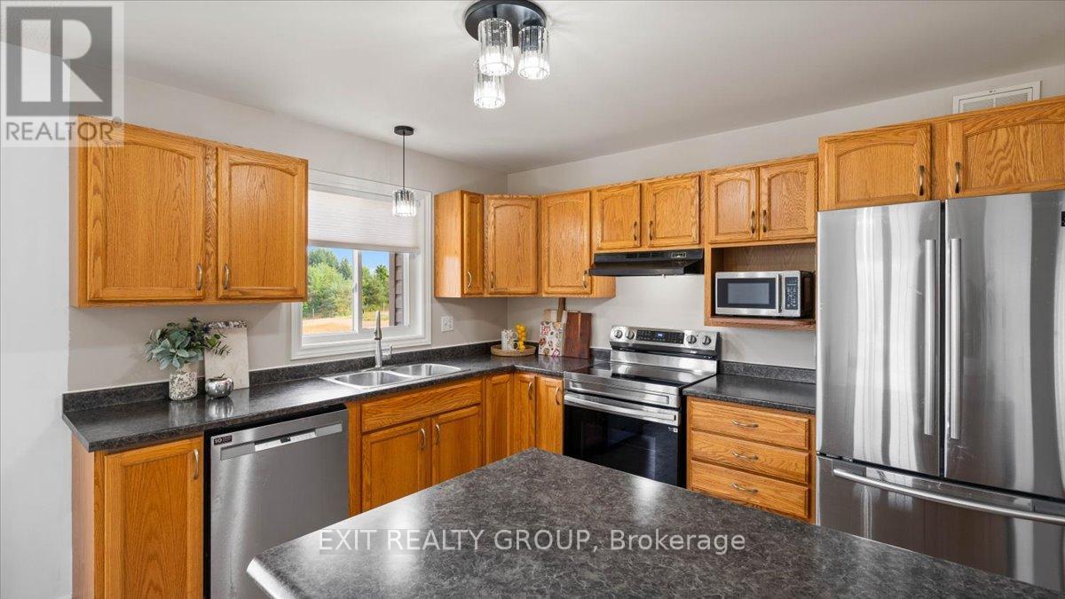 323 Mapleview Road, Quinte West, Ontario  K0K 2C0 - Photo 5 - X12432701