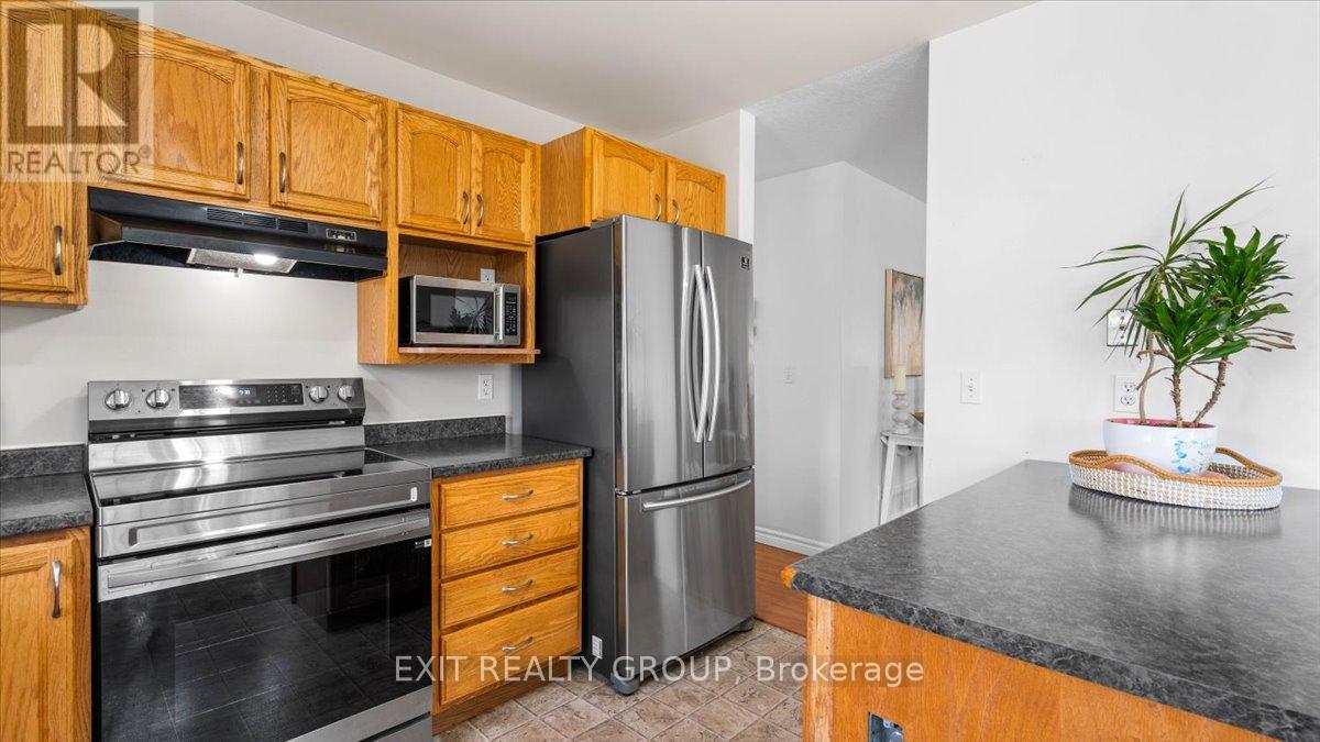 323 Mapleview Road, Quinte West, Ontario  K0K 2C0 - Photo 8 - X12432701