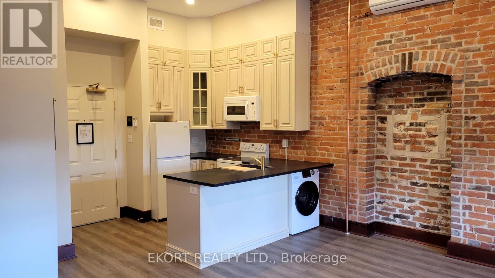 249-253 Front Street, Belleville, Ontario  K8N 2Z6 - Photo 4 - X12433950