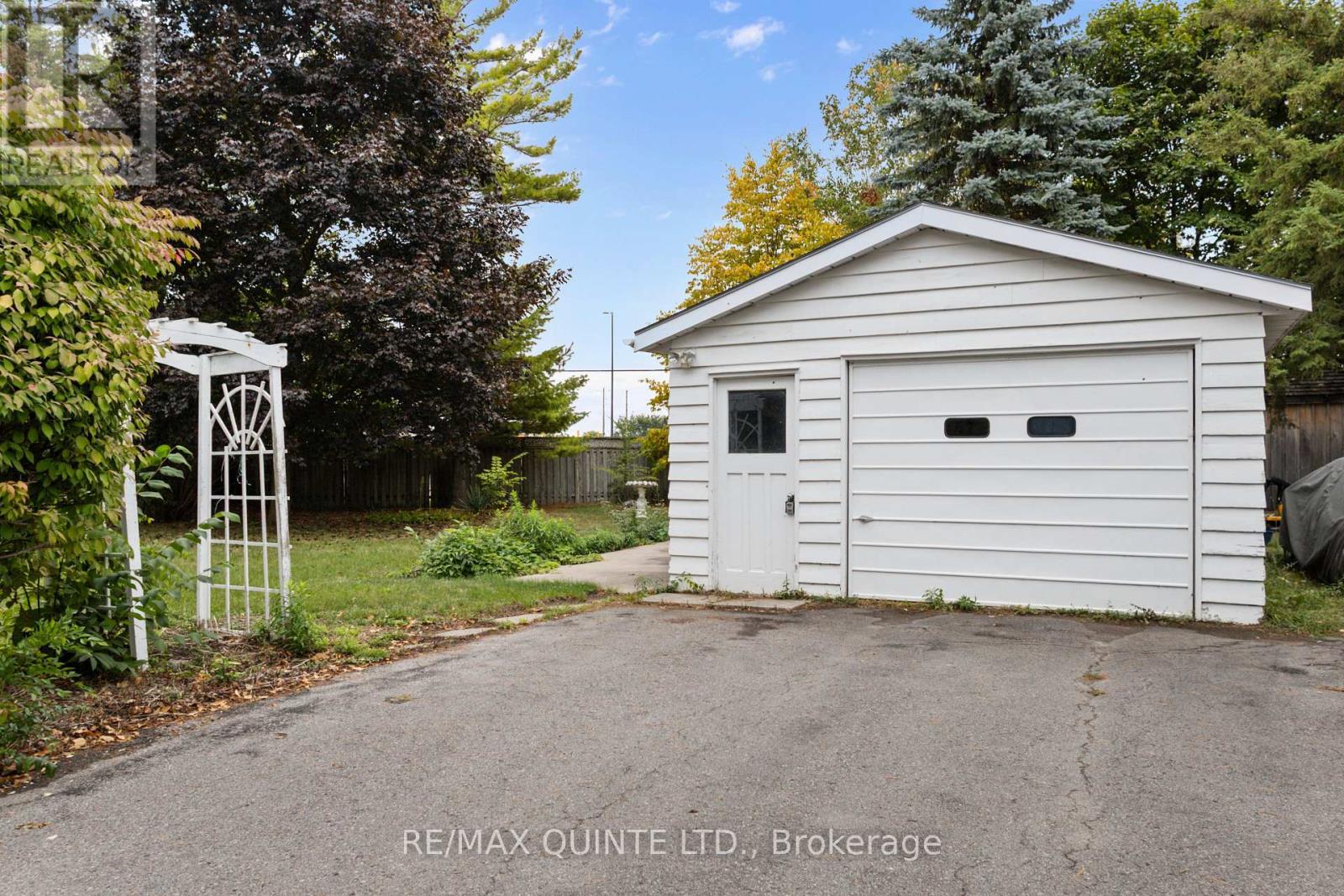 134 Hastings Drive, Belleville, Ontario  K8N 1J5 - Photo 7 - X12434018