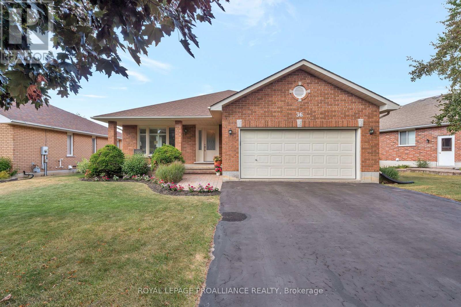 36 OAK RIDGE BOULEVARD, Belleville, Ontario