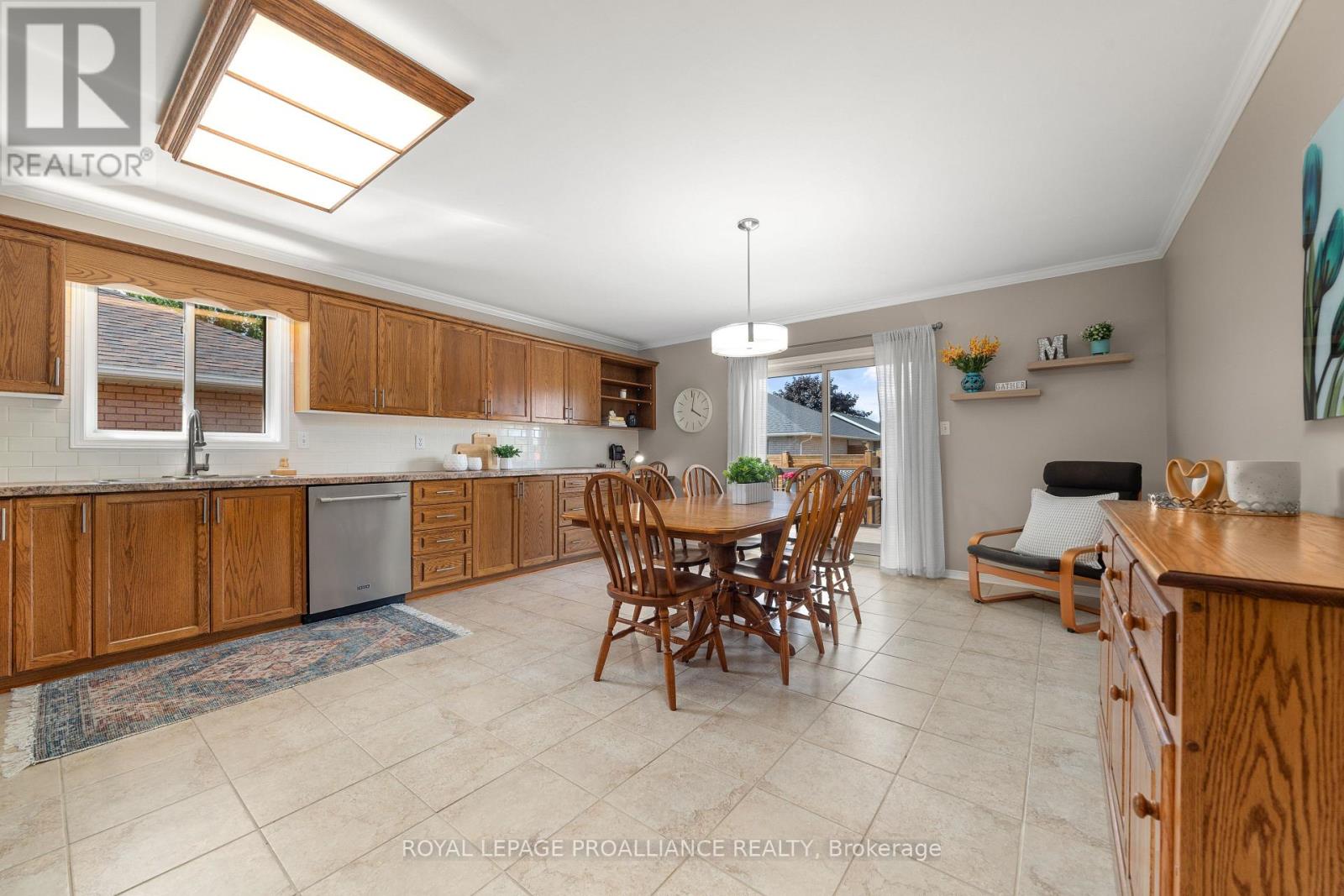 36 Oak Ridge Boulevard, Belleville, Ontario  K8N 5W1 - Photo 12 - X12434040