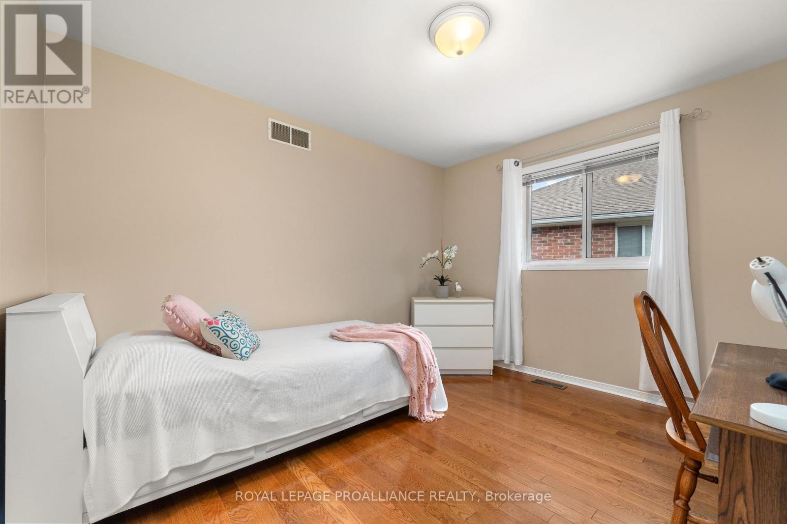 36 Oak Ridge Boulevard, Belleville, Ontario  K8N 5W1 - Photo 22 - X12434040