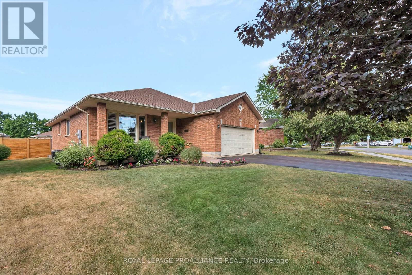 36 Oak Ridge Boulevard, Belleville, Ontario  K8N 5W1 - Photo 3 - X12434040
